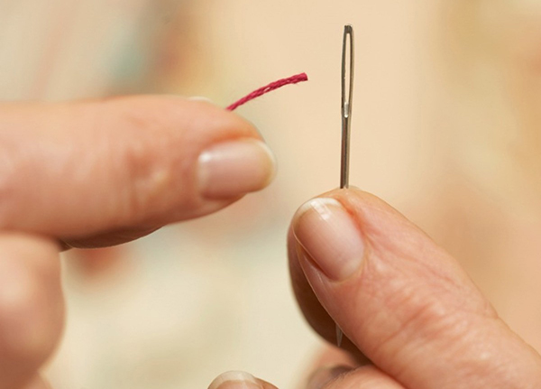 How to thread a needle?
